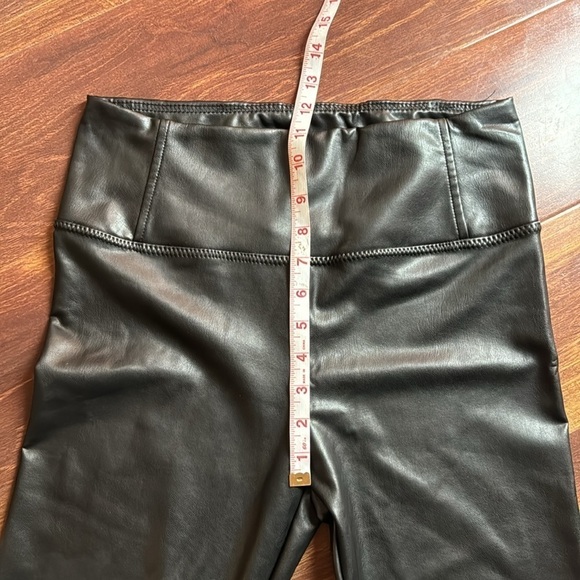 7 FOR All Your Mankind Black Faux Leather Leggings size Medium - Picture 6 of 8